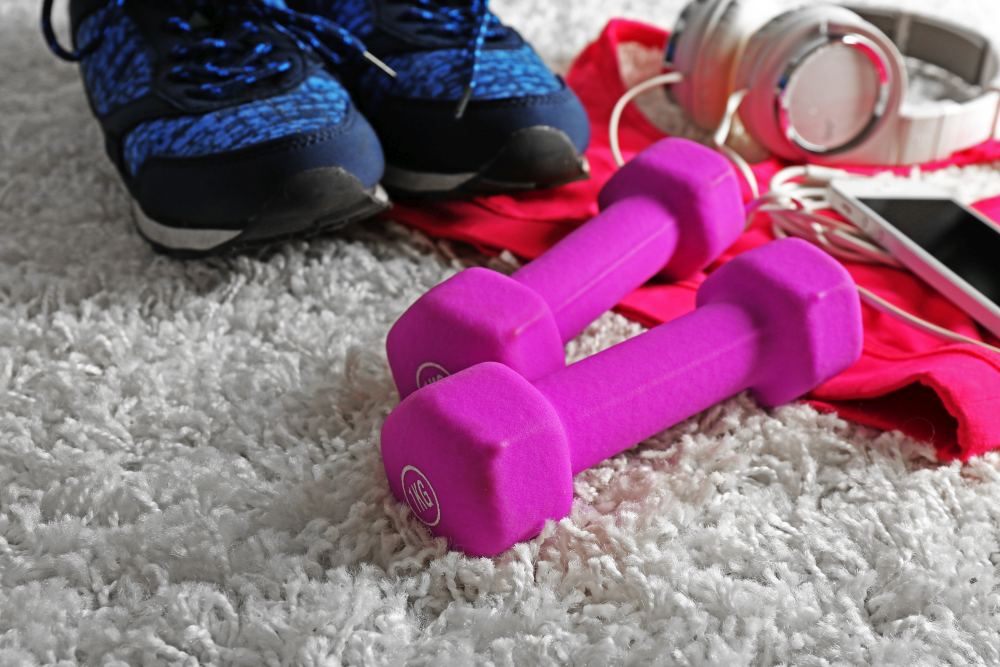 Bieżnia czy orbitrek – który sprzęt cardio skuteczniej redukuje tłuszcz z brzucha?